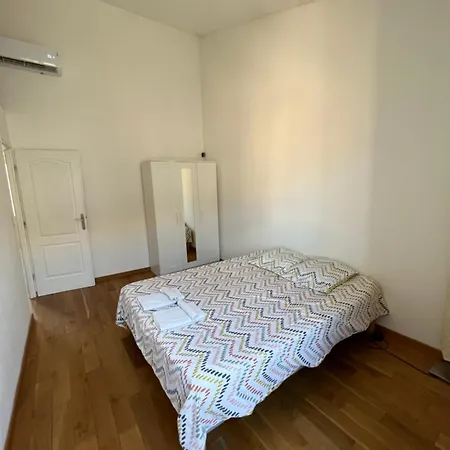 Apartment Centre Cosy 2 *